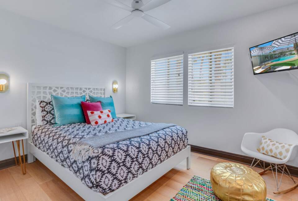 Cool and Fun Midcentury Getaway - Palm Springs, California