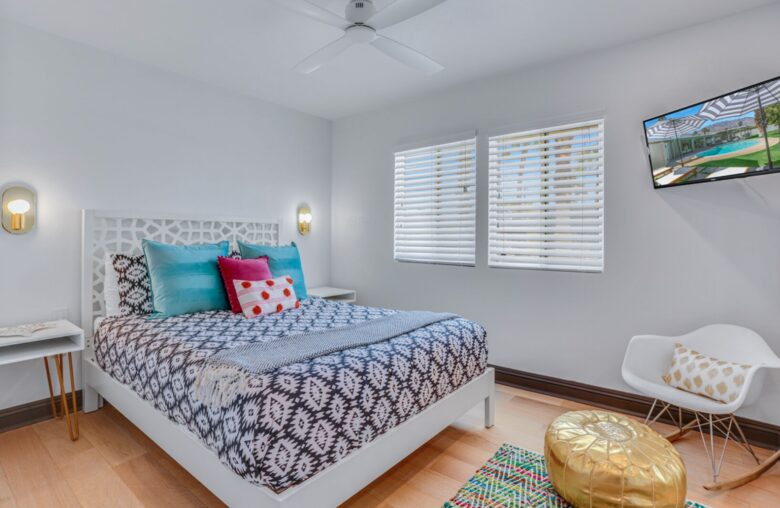 Cool and Fun Midcentury Getaway - Palm Springs, California