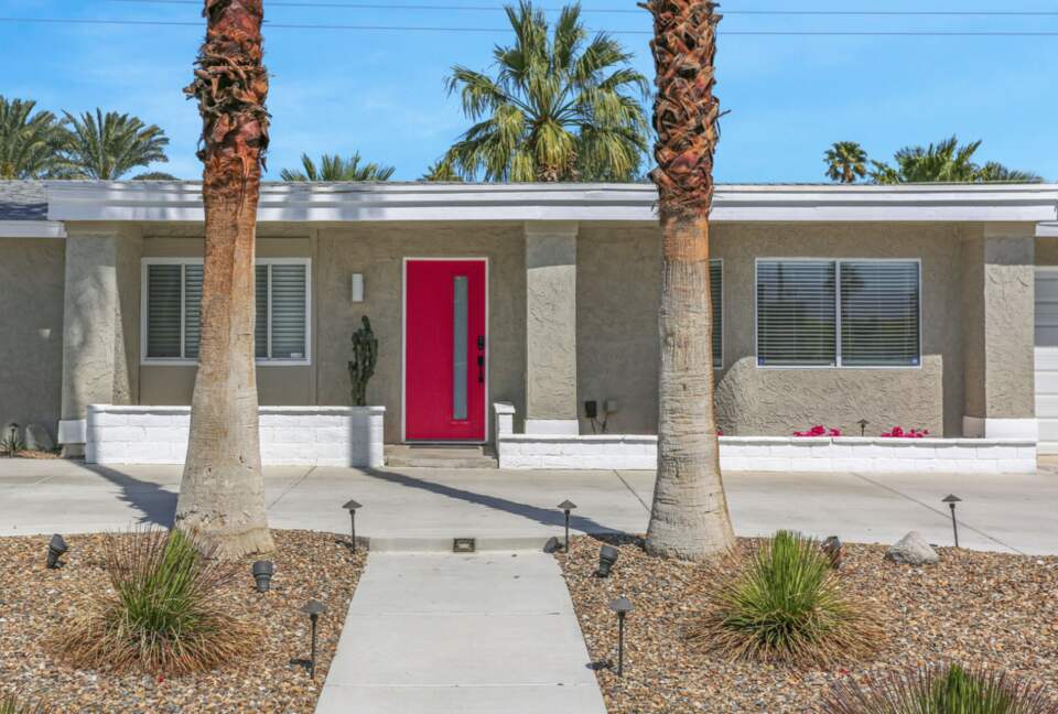 Cool and Fun Midcentury Getaway - Palm Springs, California