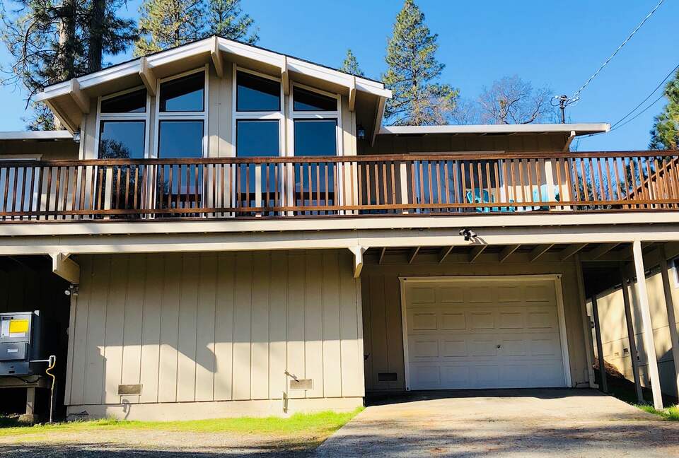 Cabin with Soaring Windows and Hot Tub Near Yosemite - Groveland, California