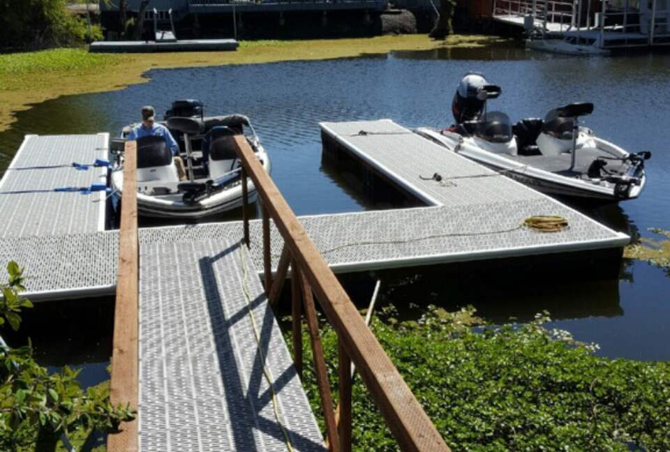 Clearlake Keys Modern Beauty - Clearlake Oaks, California