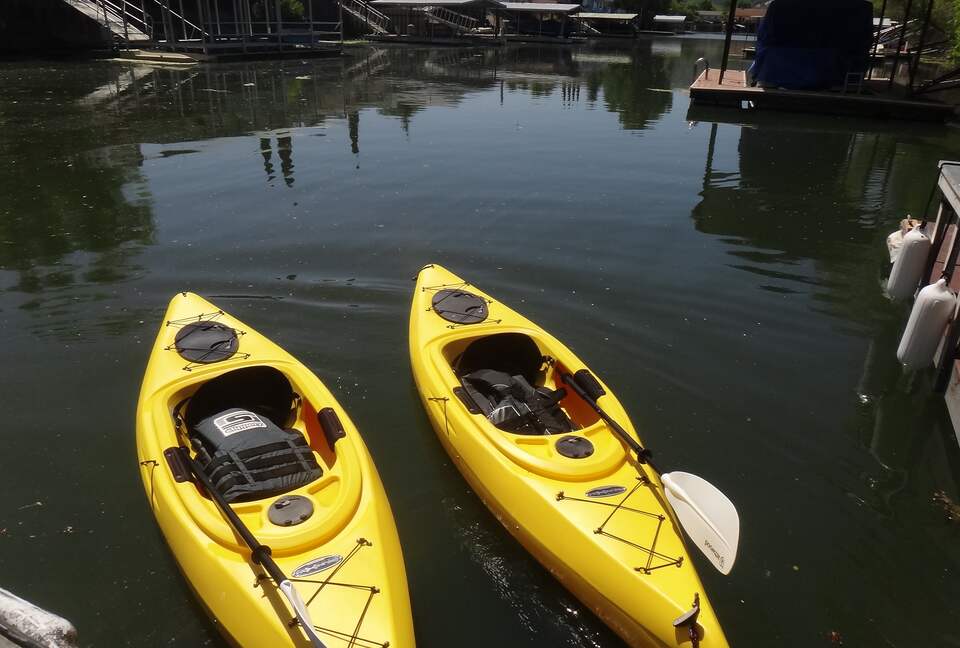 Clearlake Keys Modern Beauty - Clearlake Oaks, California