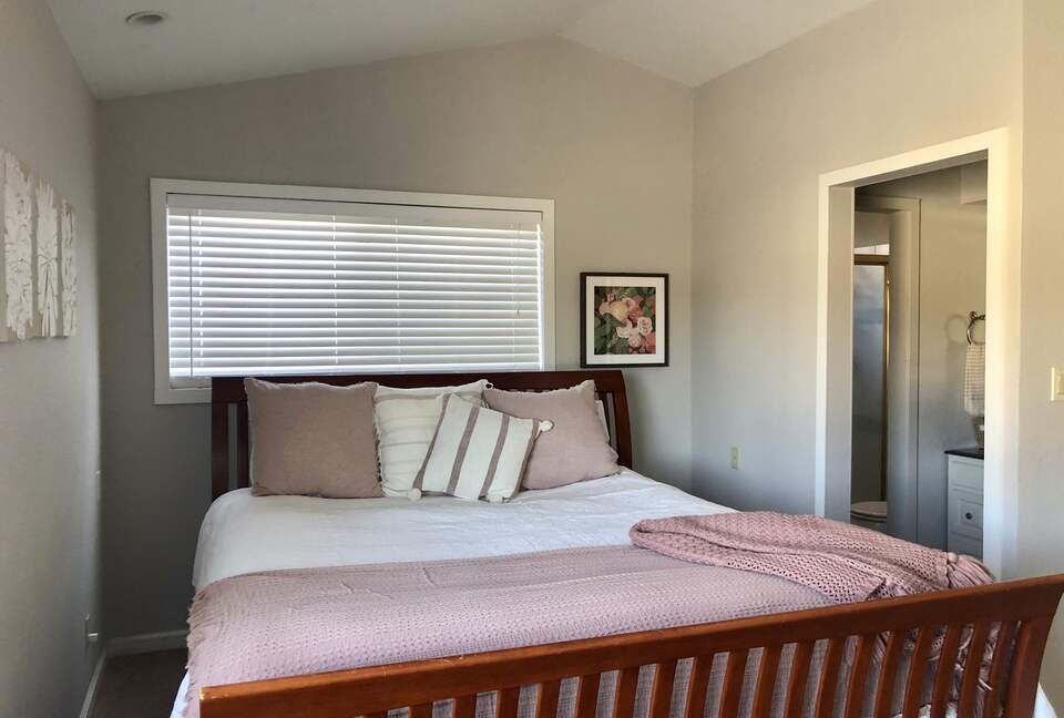 Clearlake Keys Modern Beauty - Clearlake Oaks, California