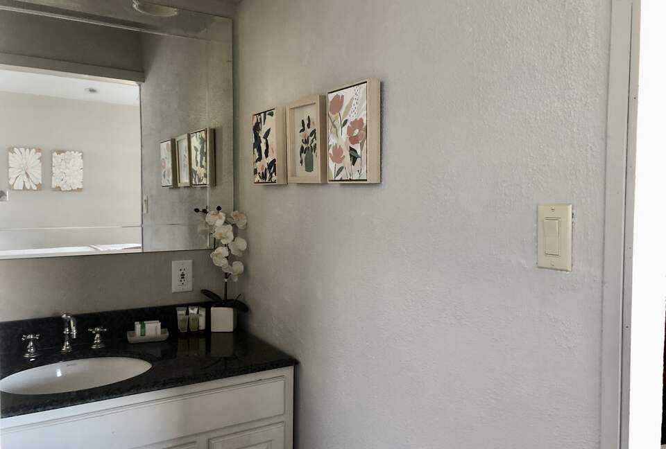 Clearlake Keys Modern Beauty - Clearlake Oaks, California