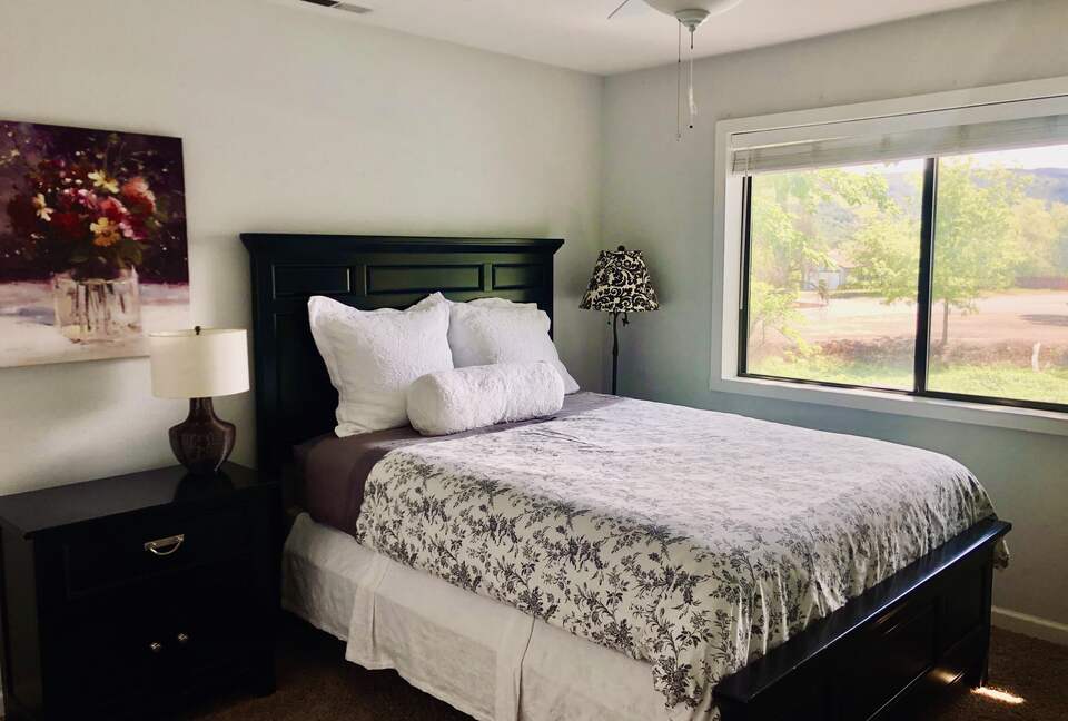 Clearlake Keys Modern Beauty - Clearlake Oaks, California