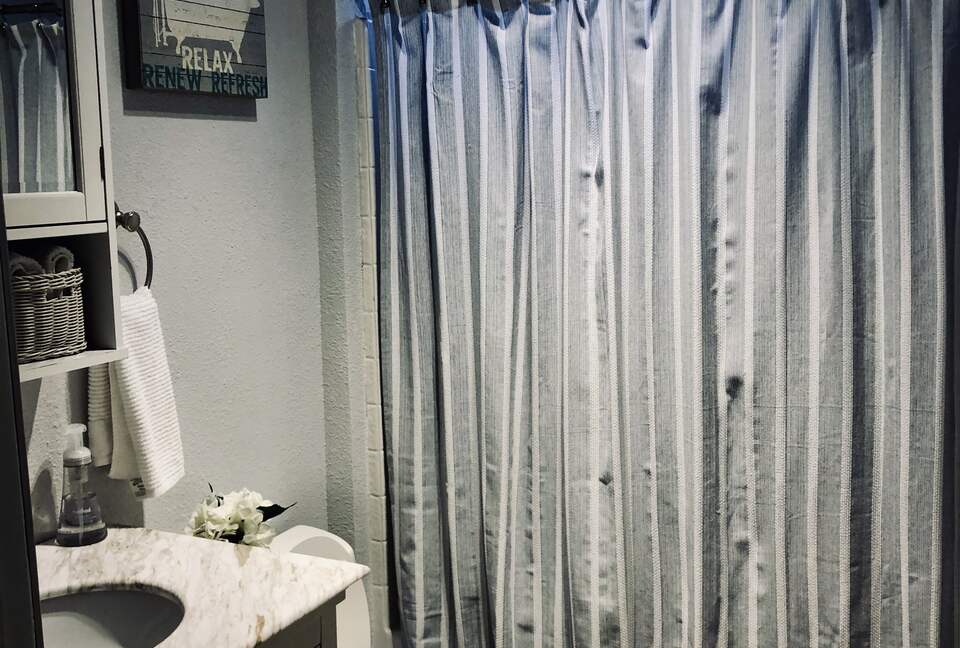 Clearlake Keys Modern Beauty - Clearlake Oaks, California