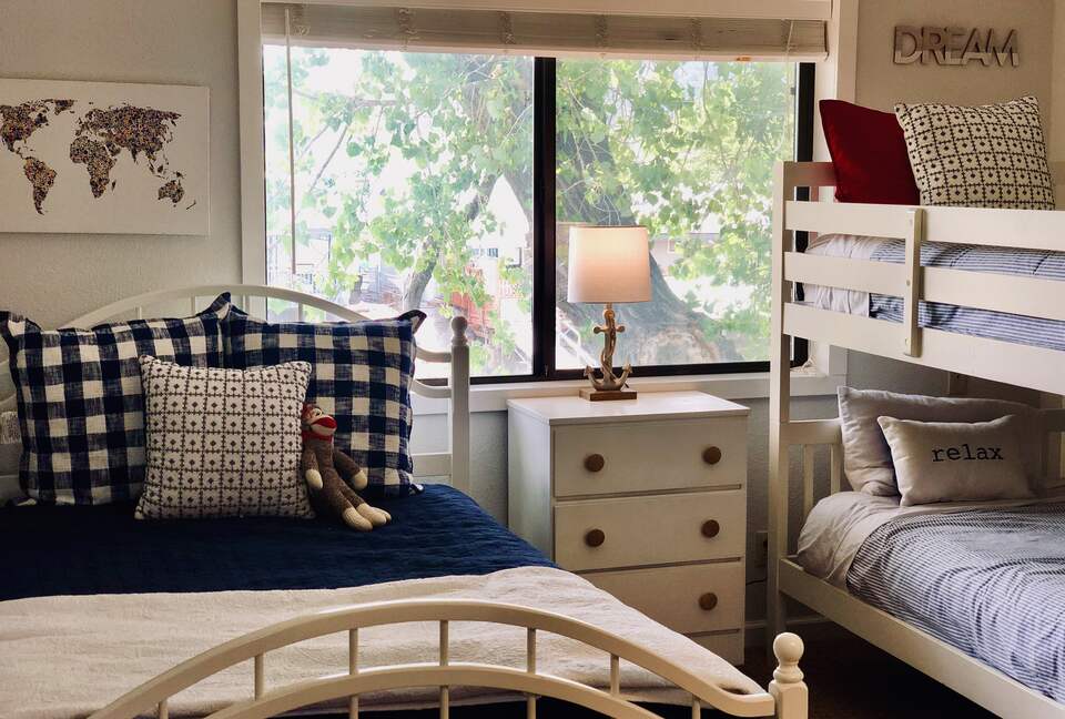 Clearlake Keys Modern Beauty - Clearlake Oaks, California