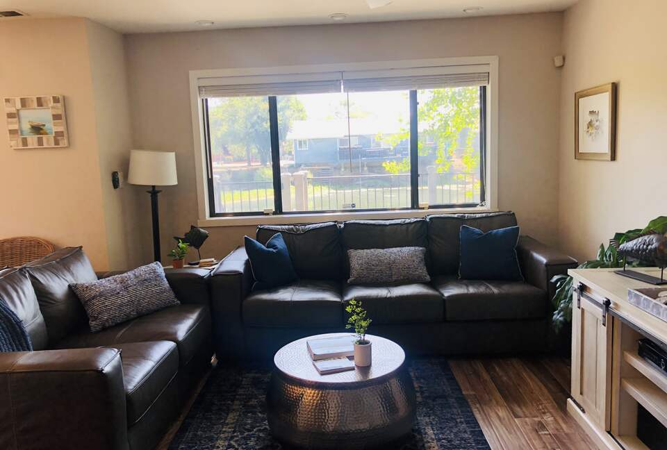 Clearlake Keys Modern Beauty - Clearlake Oaks, California