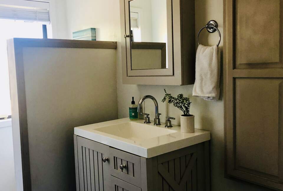 Clearlake Keys Modern Beauty - Clearlake Oaks, California