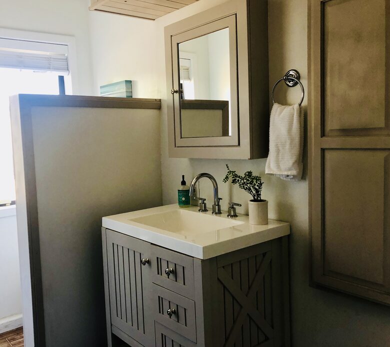 Clearlake Keys Modern Beauty - Clearlake Oaks, California