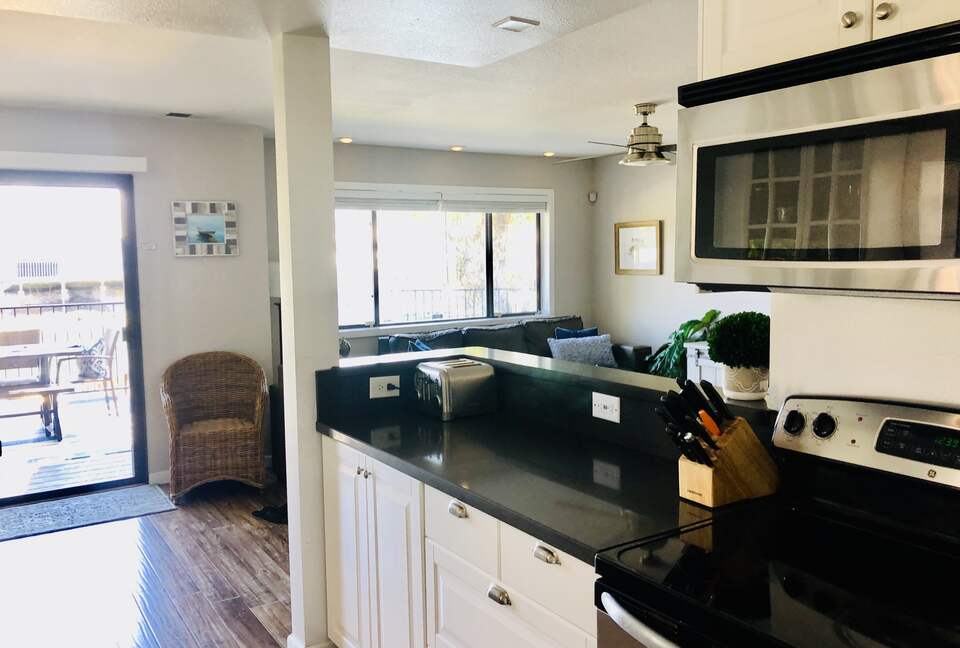 Clearlake Keys Modern Beauty - Clearlake Oaks, California