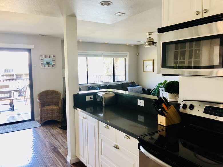 Clearlake Keys Modern Beauty - Clearlake Oaks, California