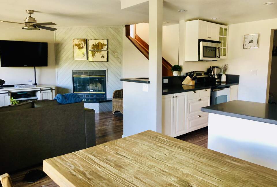 Clearlake Keys Modern Beauty - Clearlake Oaks, California