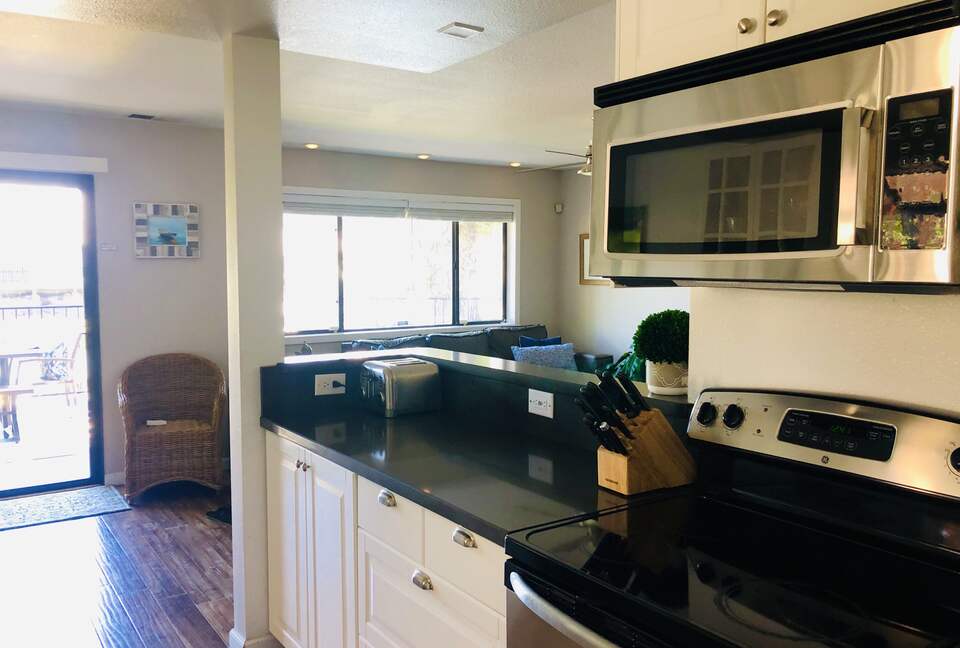 Clearlake Keys Modern Beauty - Clearlake Oaks, California