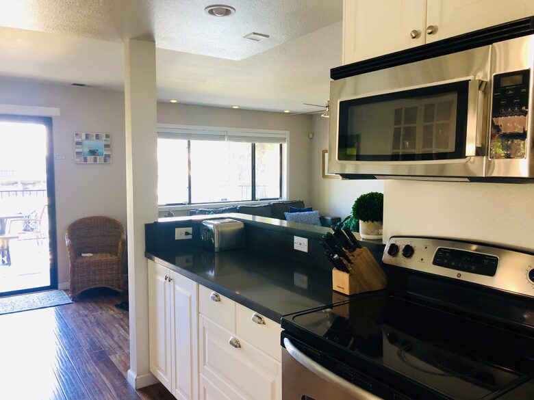 Clearlake Keys Modern Beauty - Clearlake Oaks, California