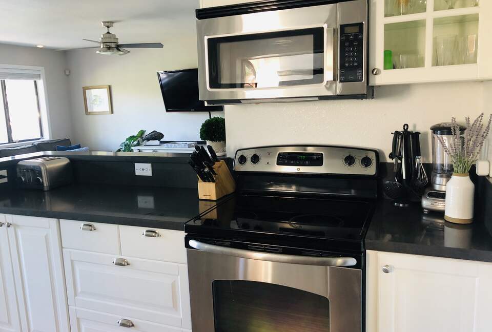 Clearlake Keys Modern Beauty - Clearlake Oaks, California