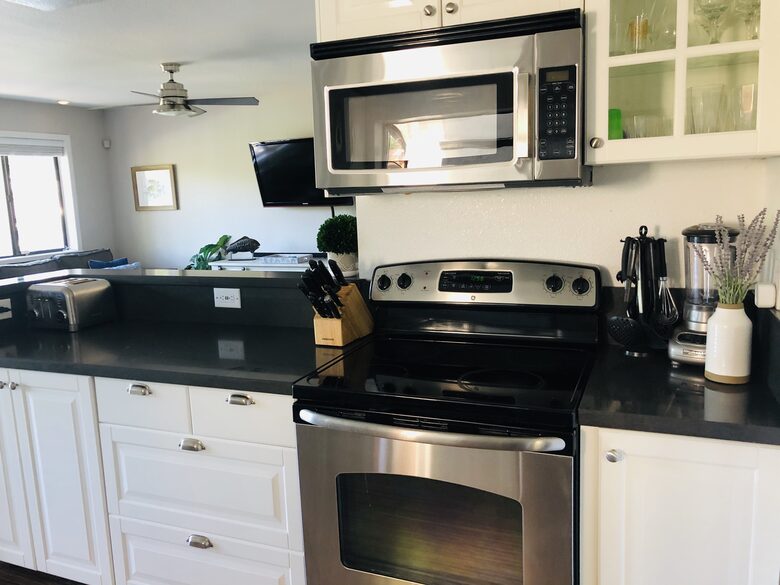 Clearlake Keys Modern Beauty - Clearlake Oaks, California