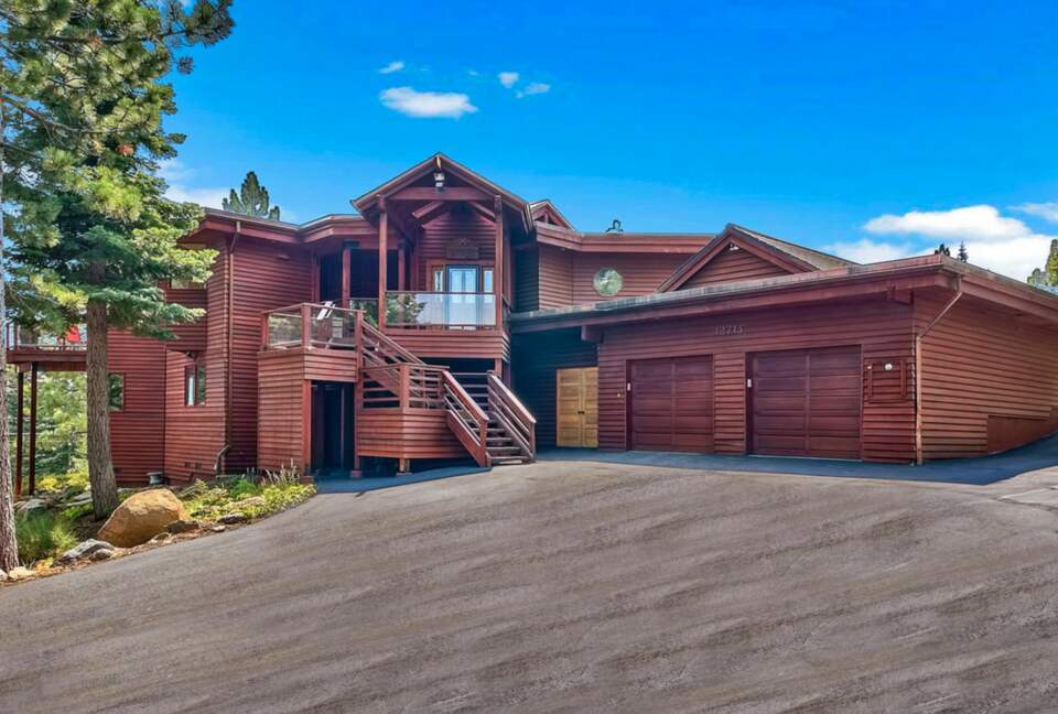 Spacious Mountain Home with Gorgeous Views - Truckee, California