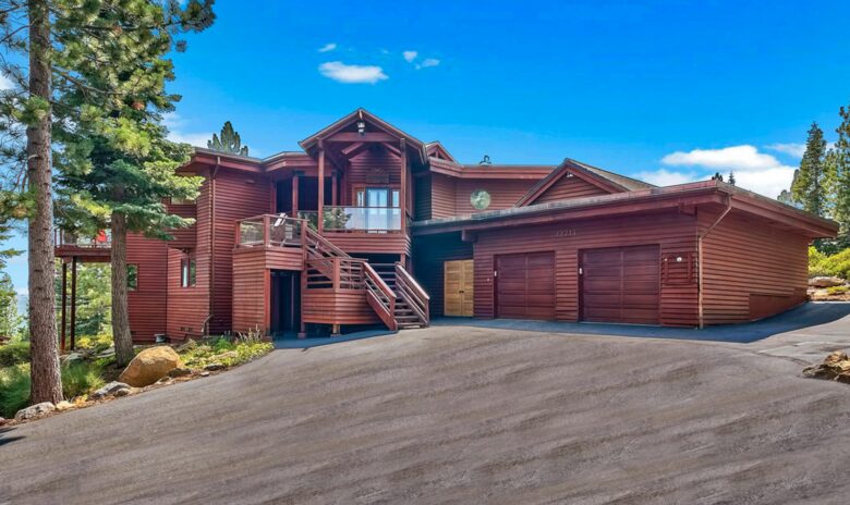 Spacious Mountain Home with Gorgeous Views - Truckee, California