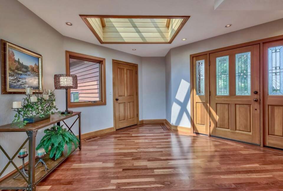 Spacious Mountain Home with Gorgeous Views - Truckee, California