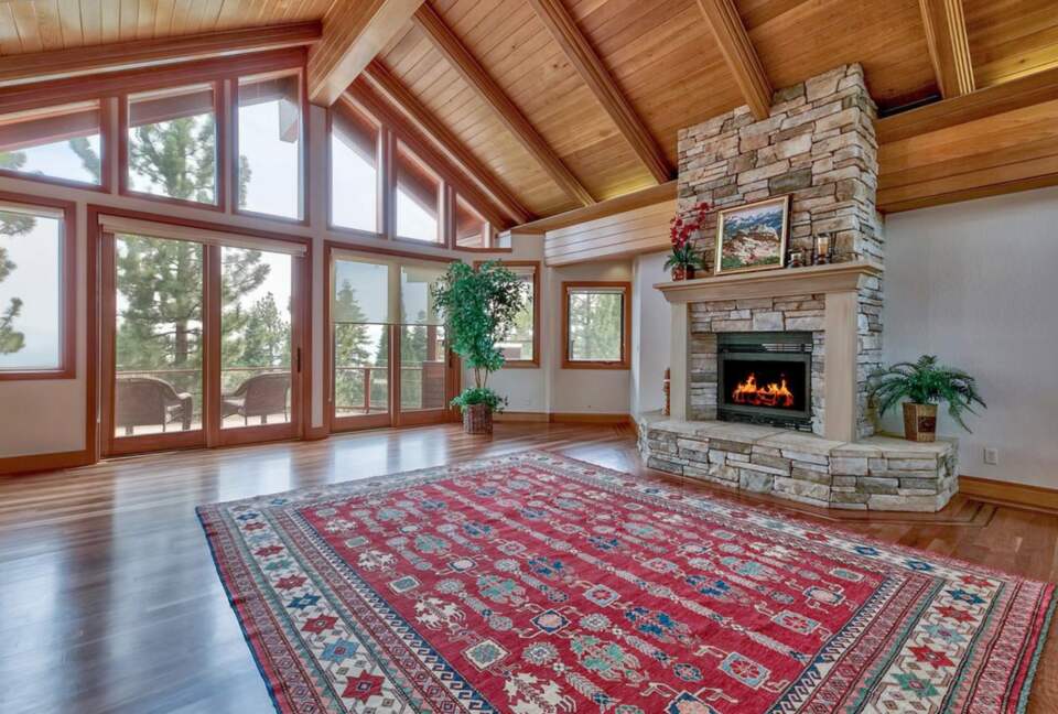 Spacious Mountain Home with Gorgeous Views - Truckee, California