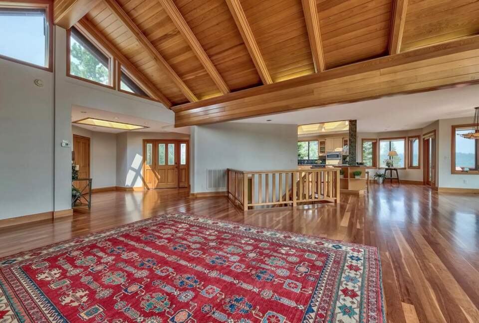 Spacious Mountain Home with Gorgeous Views - Truckee, California