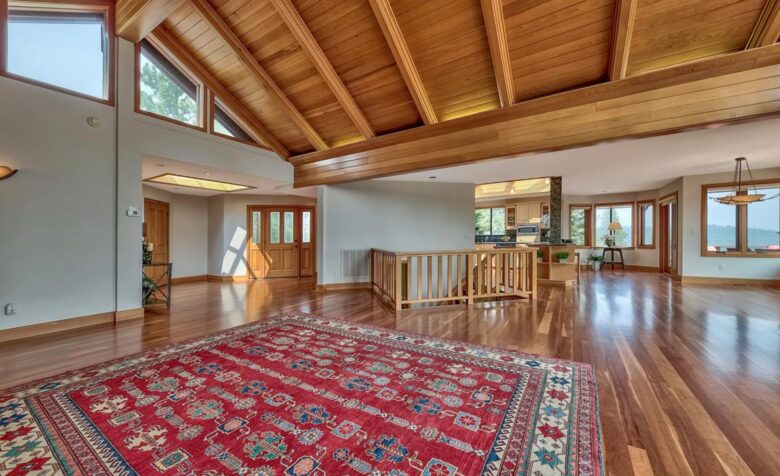 Spacious Mountain Home with Gorgeous Views - Truckee, California