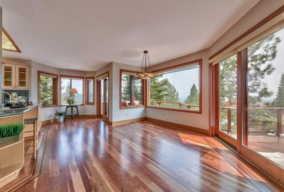 Spacious Mountain Home with Gorgeous Views - Truckee, California