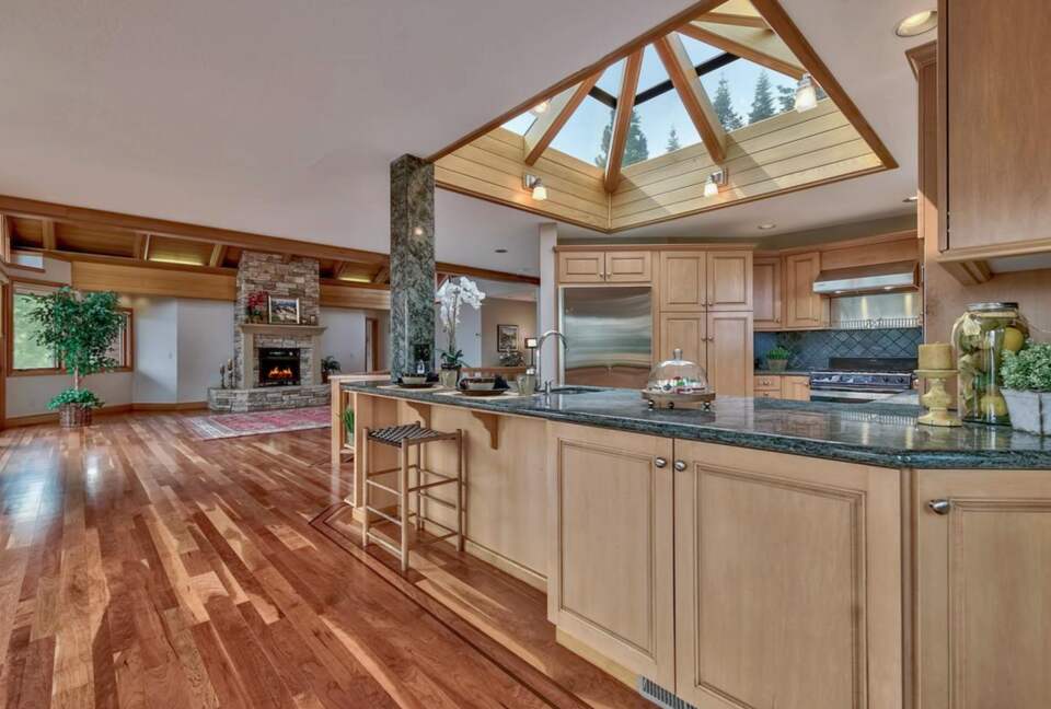 Spacious Mountain Home with Gorgeous Views - Truckee, California