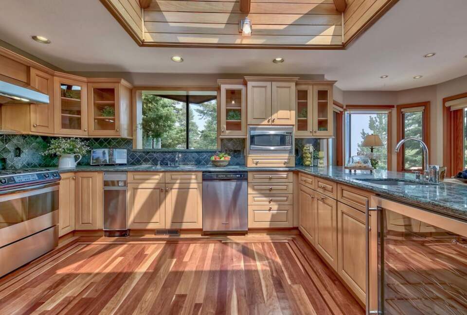 Spacious Mountain Home with Gorgeous Views - Truckee, California