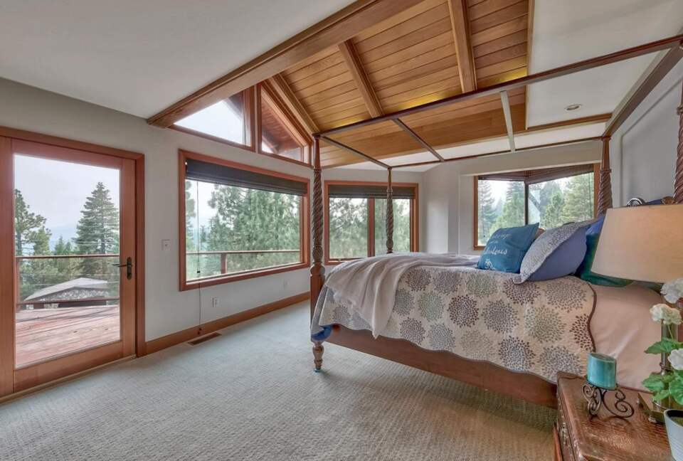 Spacious Mountain Home with Gorgeous Views - Truckee, California