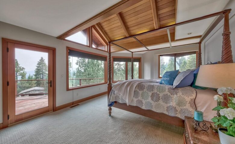 Spacious Mountain Home with Gorgeous Views - Truckee, California