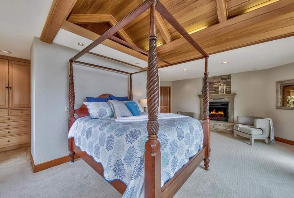 Spacious Mountain Home with Gorgeous Views - Truckee, California