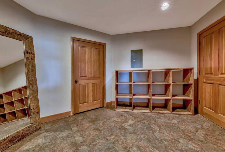 Spacious Mountain Home with Gorgeous Views - Truckee, California