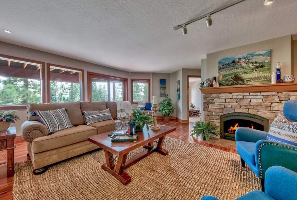 Spacious Mountain Home with Gorgeous Views - Truckee, California