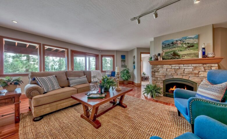 Spacious Mountain Home with Gorgeous Views - Truckee, California