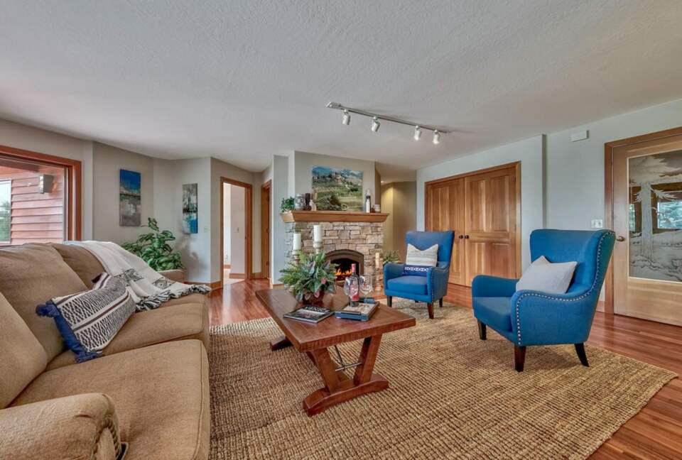 Spacious Mountain Home with Gorgeous Views - Truckee, California