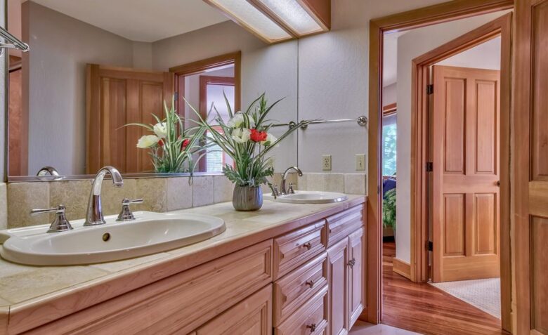 Spacious Mountain Home with Gorgeous Views - Truckee, California