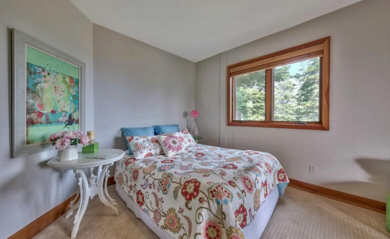 Spacious Mountain Home with Gorgeous Views - Truckee, California