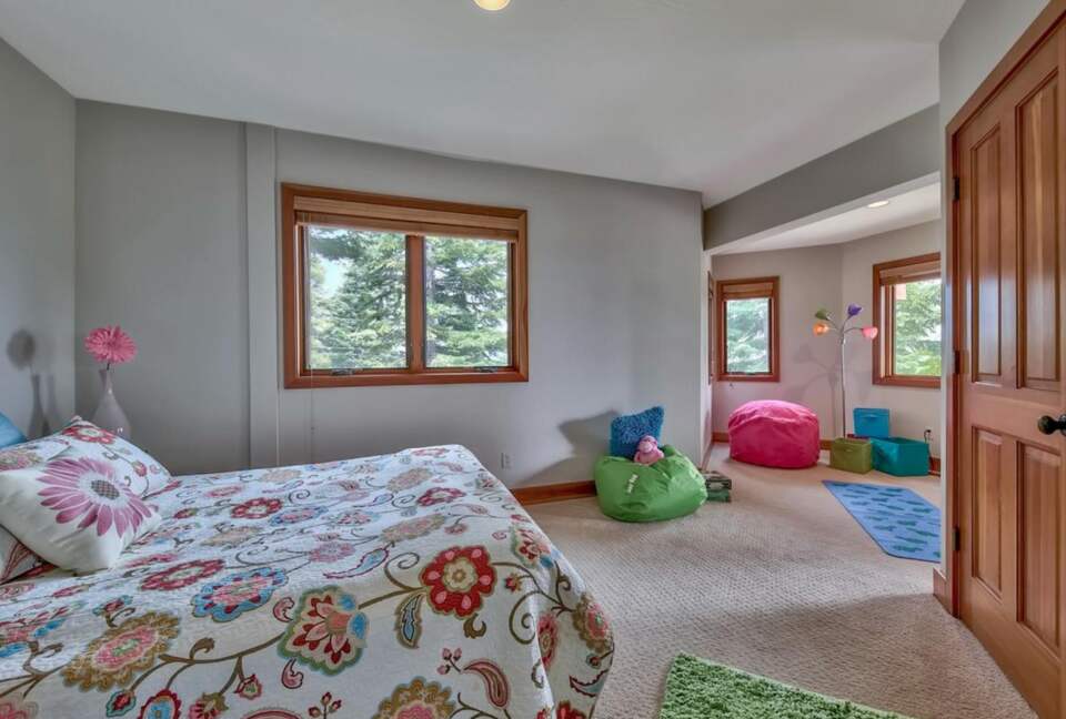 Spacious Mountain Home with Gorgeous Views - Truckee, California