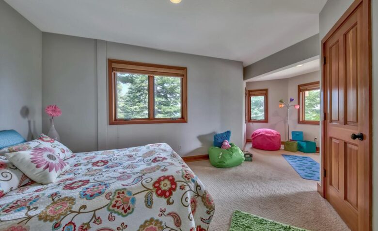 Spacious Mountain Home with Gorgeous Views - Truckee, California