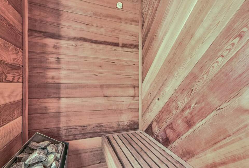 Spacious Mountain Home with Gorgeous Views - Truckee, California