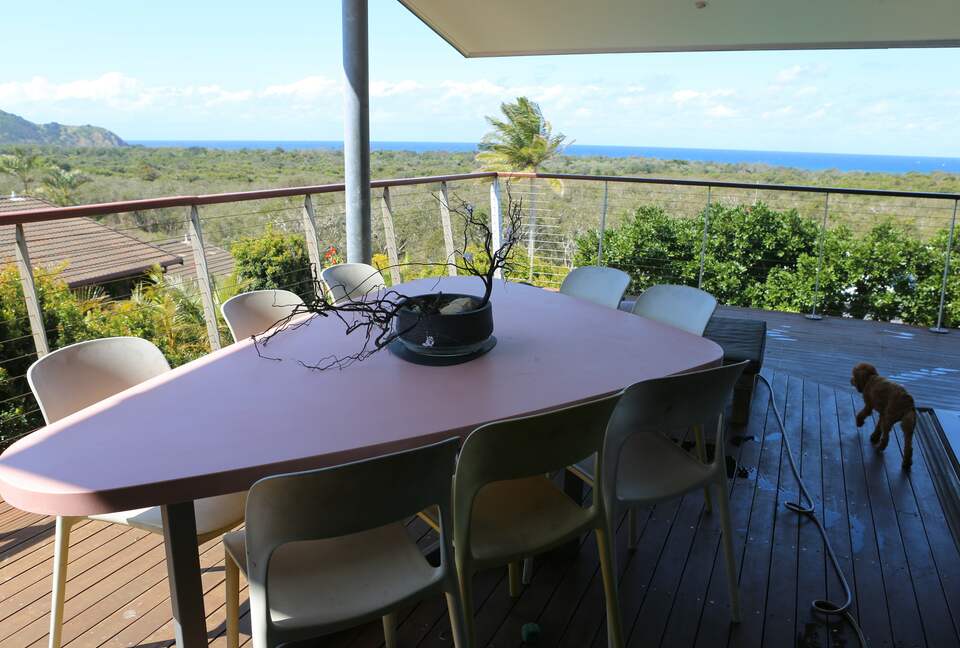 Outdoor dining for 10.