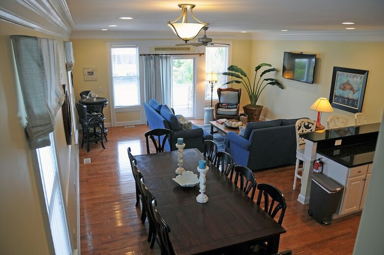 4 Bedroom/4.5 Bath-Beach House, Private Pool Steps from Beach - Surfside Beach, South Carolina