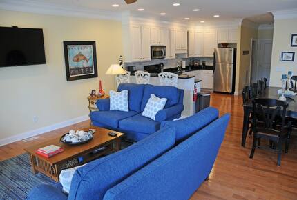 4 Bedroom/4.5 Bath-Beach House, Private Pool Steps from Beach - Surfside Beach, South Carolina