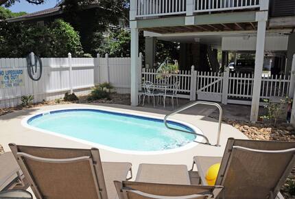 4 Bedroom/4.5 Bath-Beach House, Private Pool Steps from Beach - Surfside Beach, South Carolina