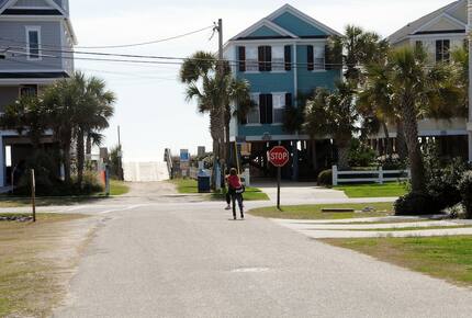 4 Bedroom/4.5 Bath-Beach House, Private Pool Steps from Beach - Surfside Beach, South Carolina