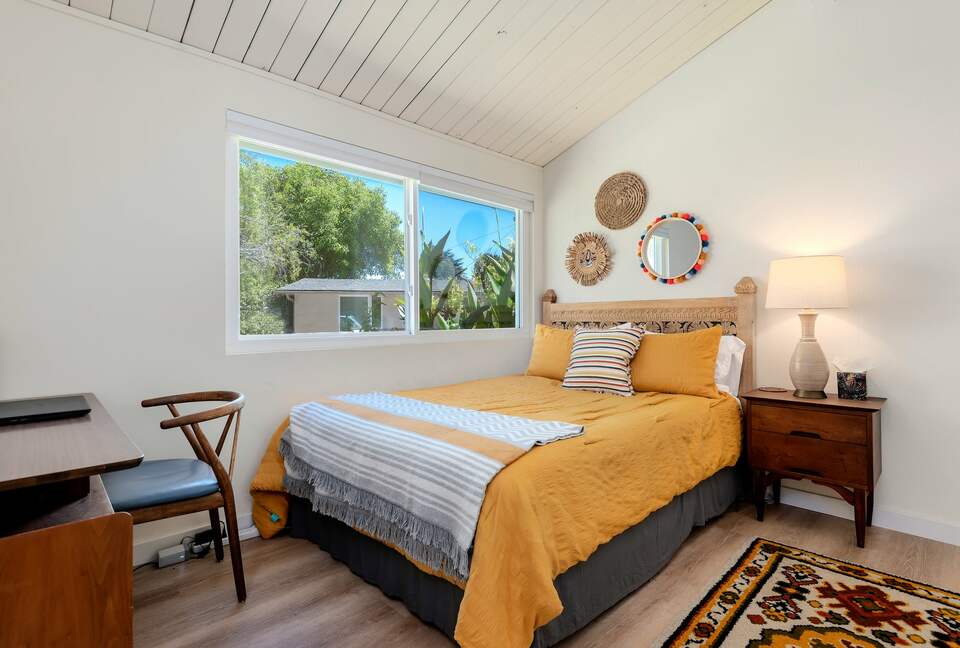 3rd bedroom with desk