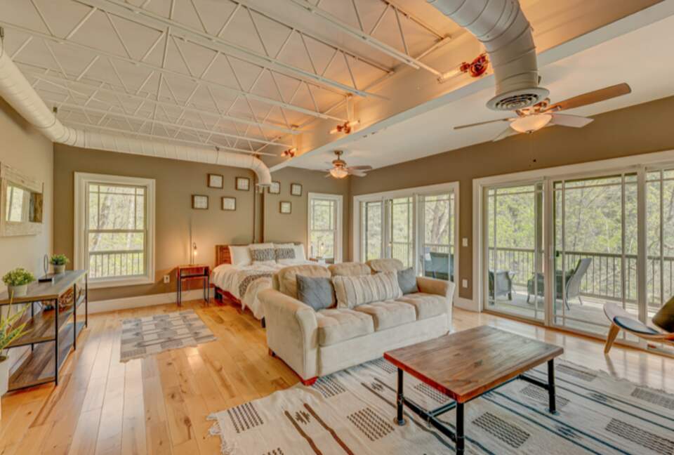 Falcon’s Nest Riverfront Mountain Retreat - mccaysville, Georgia