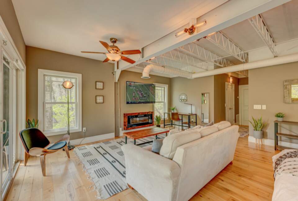 Falcon’s Nest Riverfront Mountain Retreat - mccaysville, Georgia